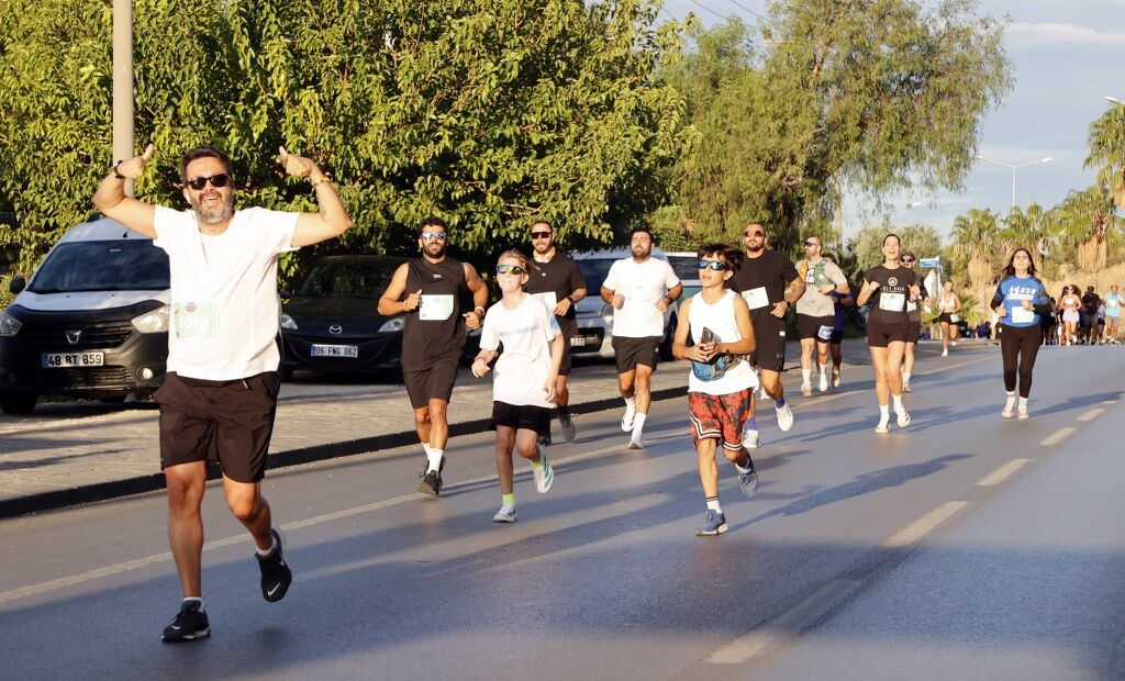 9 Uluslararasi Bodrum Yari Maratonu Tamamlandi (27) 1024X620