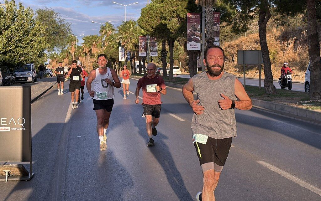 9 Uluslararasi Bodrum Yari Maratonu Tamamlandi (31) 1024X642