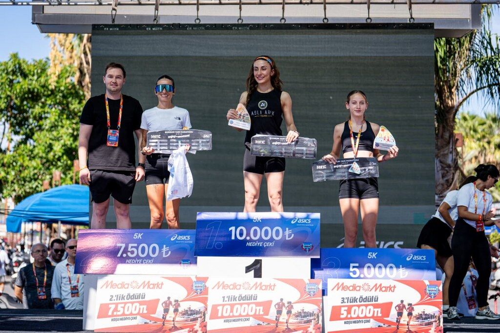 9 Uluslararasi Bodrum Yari Maratonu Tamamlandi (9) 1024X682