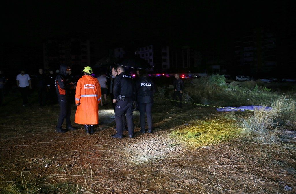 Antalyada Hortum Nedeniyle Parcalanan Konteynerlerdeki 4 Isci Oldu 1 Isci Yaralandi (1) 1024X673
