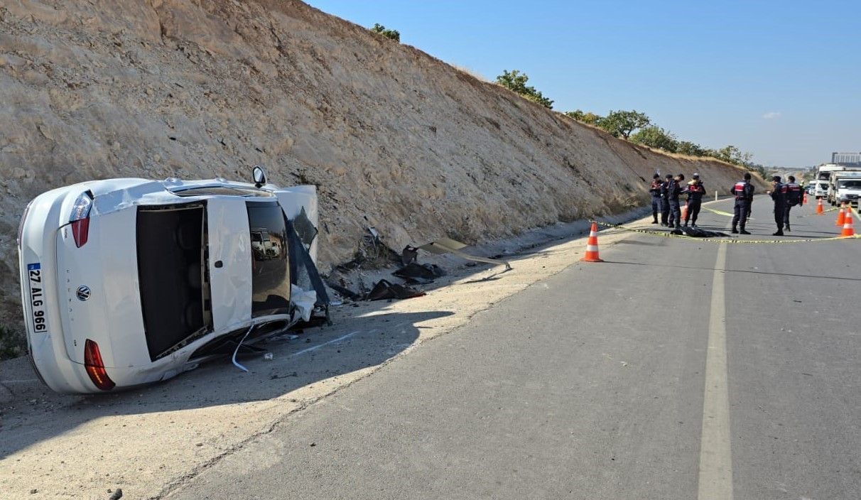 Kavşakta otomobille çarpışan motosikletli hayatını kaybetti