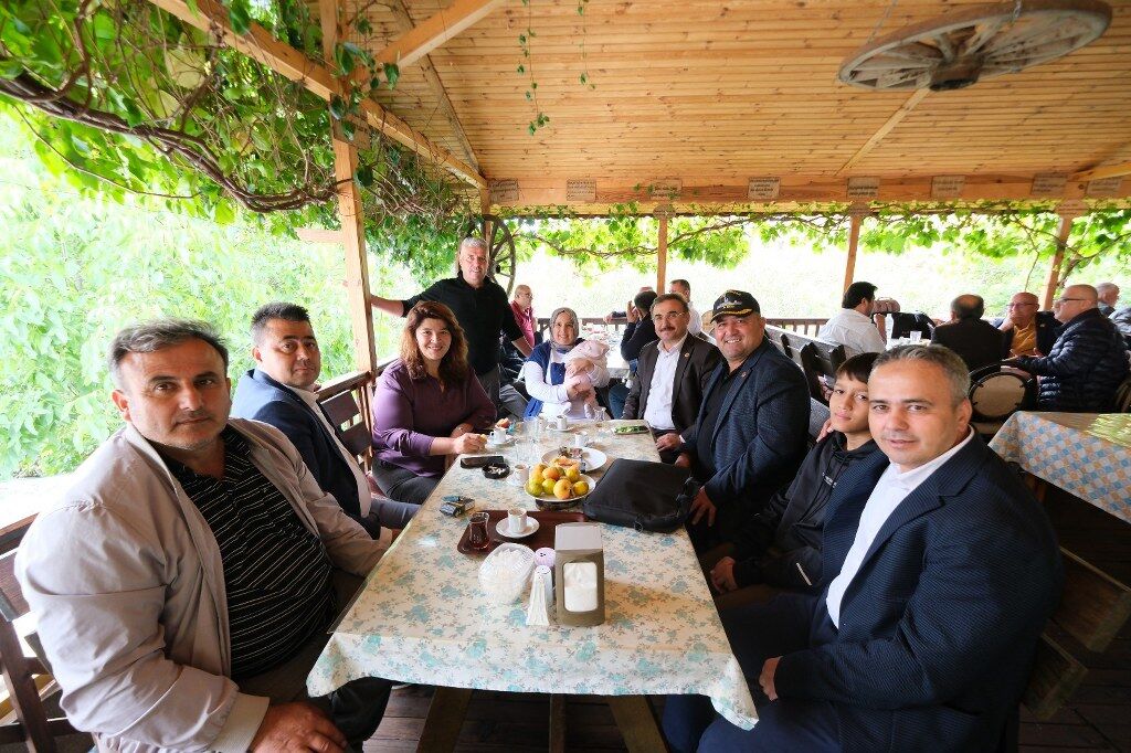 Başkan Demirtaş Muhtarla Ile Bir Araya Geldi (3) 1024X682
