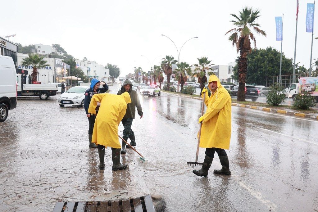 Başkan Tamer Mandalinci Gün Boyu Sahadaydı (13) 1024X683