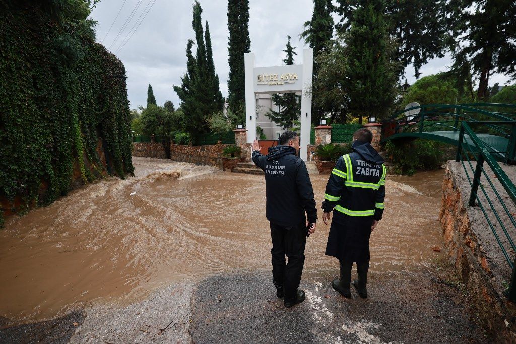 Başkan Tamer Mandalinci Gün Boyu Sahadaydı (14) 1024X683