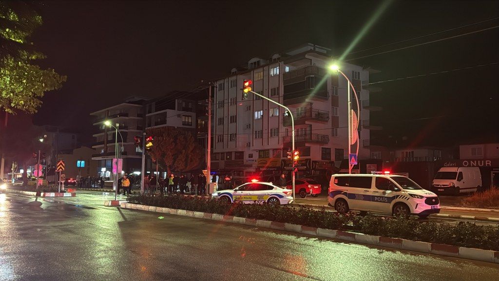 Burdurda Iki Aracin Carpistigi Kazada 12 Ogrenci Hafif Yaralandi (1) 1024X576