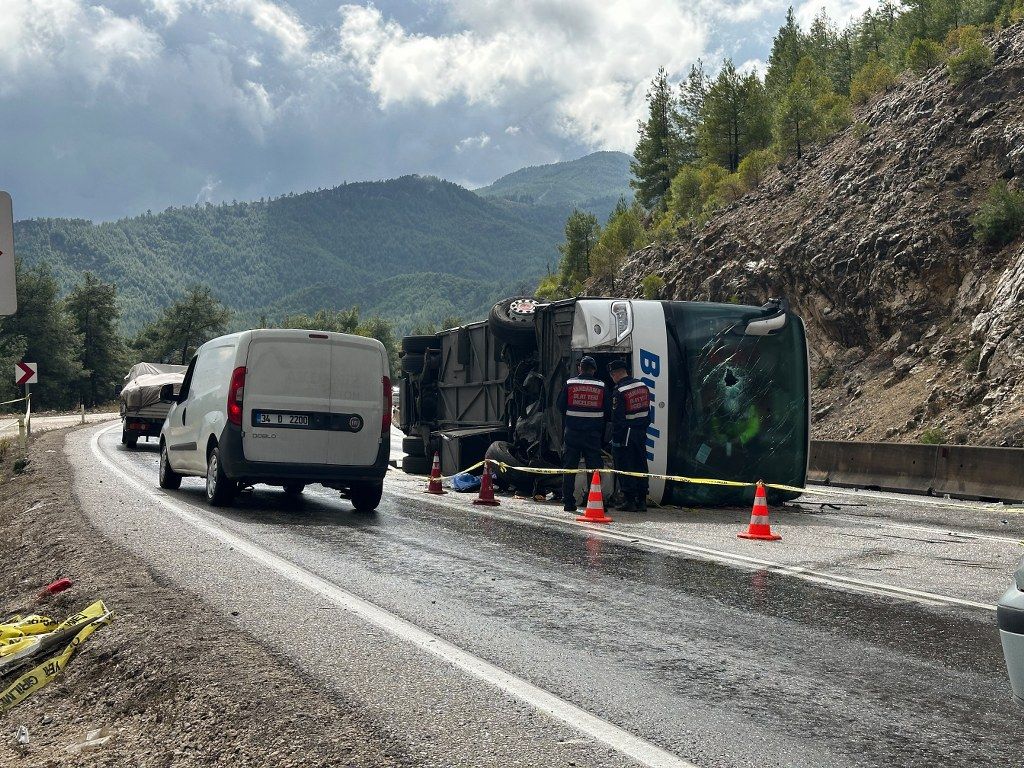 Burdurda Yolcu Otobusunun Devrilmesi Sonucu 1 Kisi Oldu 9 Kisi Yaralandi (2) 1024X768