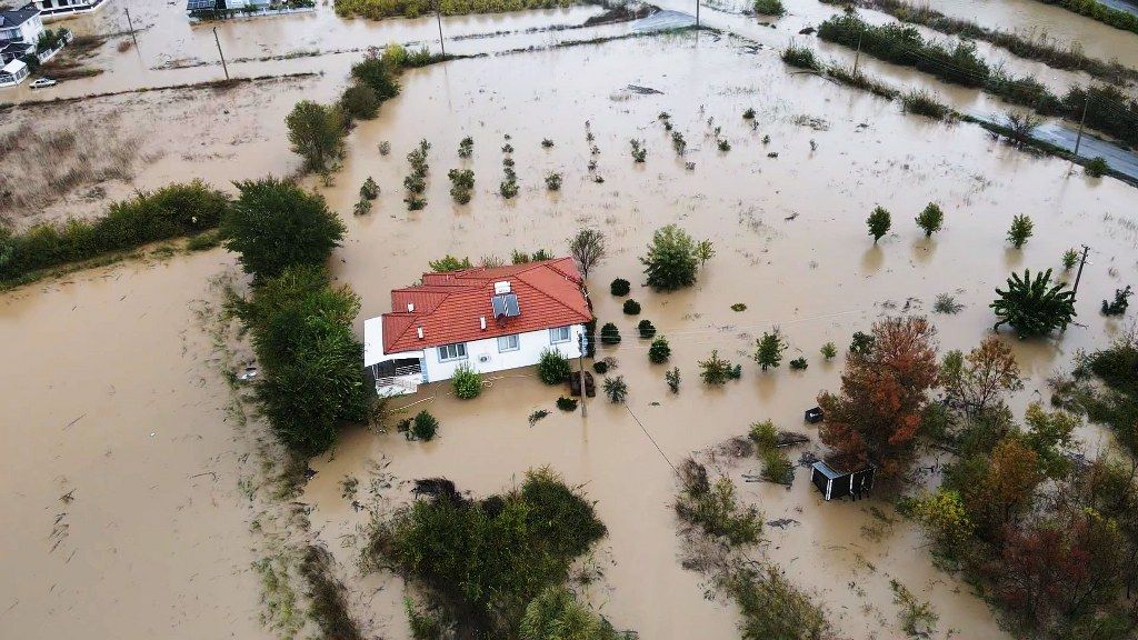 Dalamanda Dere Tasti Evler Ve Tarim Arazileri Su Altinda Kaldi (7) 1024X576