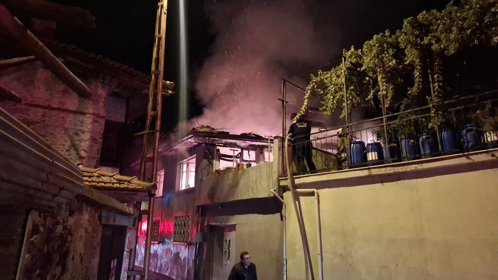 Manisada Evde Cikan Yangin Sonduruldu (1) 1024X576