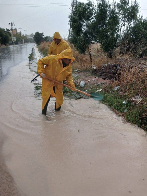 Sağanakla Gelen Olaylara Büyükşehir Ekiplerinden Müdahale (6) 576X768